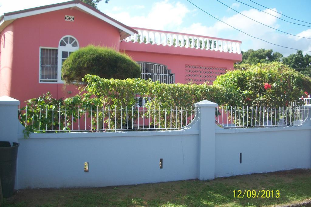 Tina'S Guest House Ocho Rios Exterior foto